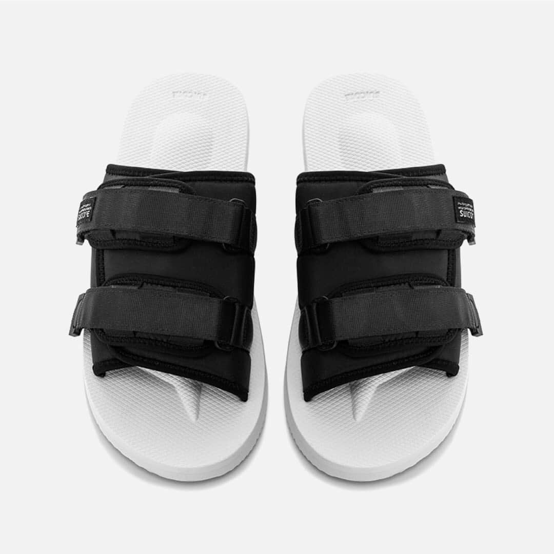 HYPEBEASTさんのインスタグラム写真 - (HYPEBEASTInstagram)「@hypebeastkicks: @johnelliottco and @suicoke_official have teamed up for a new footwear project. Included in the capsule are three unisex styles: MOTO-CAB, KAW-CAB and KISEE-VPO. Each piece model sees a monochromatic color scheme that’s duo-toned with a black upper and a white sole. All three silhouettes come equipped with a sturdy @vibram sole. This collaboration is currently available on Suicoke’s webstore and at John Elliot’s Melrose Flagship location for $197 to $220 USD. Photo: John Elliott」6月18日 12時28分 - hypebeast