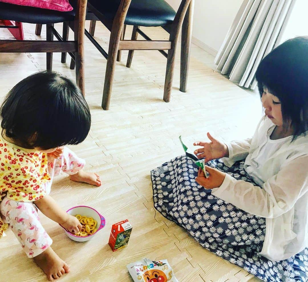 中華首藤さんのインスタグラム写真 - (中華首藤Instagram)「姉妹でおやつタイム(^^) ほのぼのしたやり取りを見られるのは結婚したからやな、としみじみ(^｡^) あ、今日の#エフエム熊本 #パンゲア  テーマは『結婚』です☆ メッセージ待ってます♪」6月18日 12時31分 - chuuka_shutou