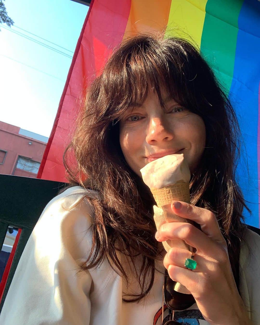 ミシェル・モナハンさんのインスタグラム写真 - (ミシェル・モナハンInstagram)「Ice cream and #pride. All day, every day. 🌈 #mood」6月18日 12時42分 - michellemonaghan