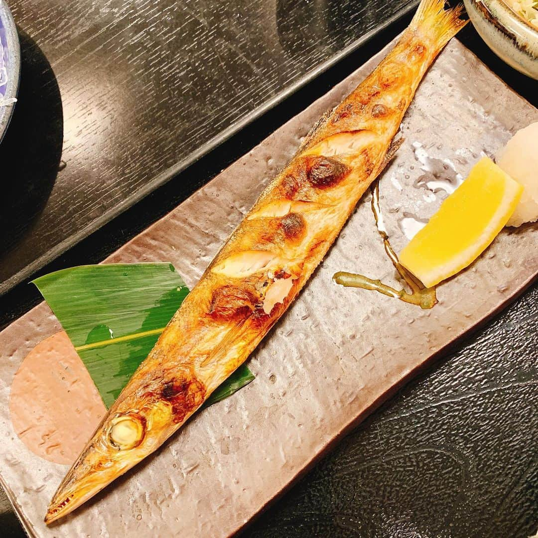 樫原伸彦さんのインスタグラム写真 - (樫原伸彦Instagram)「お魚ランチ。  かますの塩焼きの 焼き魚定食  プラス刺身三点盛り 黒むつ、鯛、大トロ  隣席のお姉様グループのビールが目の毒。  天気良いしなー。 くぅー、 のみてー(ノ_＜) . . 病院いってきまーすw  #刺身 #魚 #fish #sakana #sashimi #foodie #delicious #beer #lunch #柏の葉 #さかな #tuna #toro #トロ #鮪 #マグロ #お造り #rawfish」6月18日 12時39分 - nobustagrammy