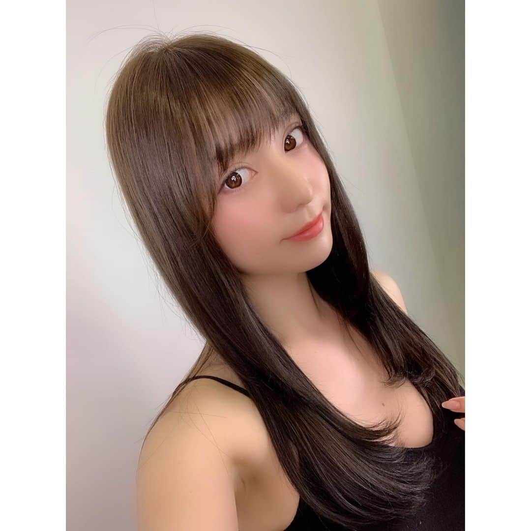 堀尾実咲のインスタグラム：「L.O.G SHIBUYA2 にて🐰  カラーカットトリートメントしていただきました✂︎ すっかりここの髪質整形トリートメントの虜だ😍  担当は @takahiro_numa さんだよ😆  今回も髪綺麗になってとっても嬉しい☺️✨ #美容院 #logshibuya2」