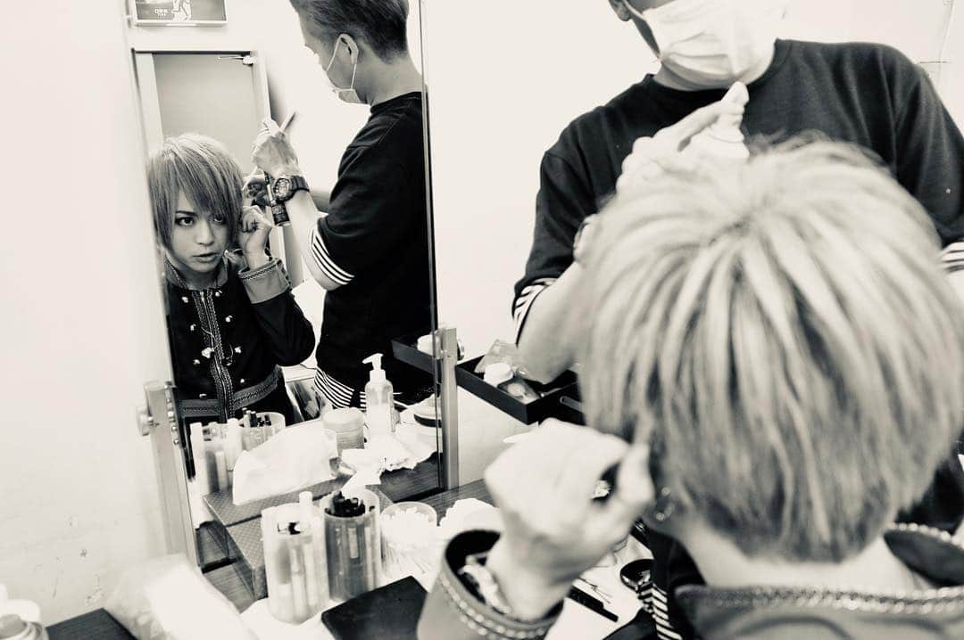 優さんのインスタグラム写真 - (優Instagram)「本番直前 #buglug #v系 #ヘアメイク」6月18日 12時46分 - buglug_you