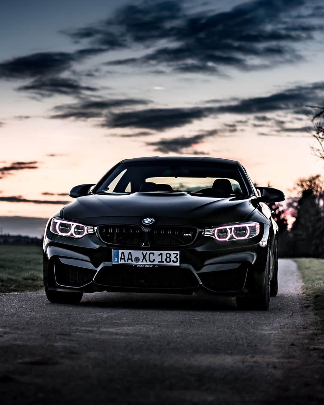 BMWのインスタグラム：「Gets close to your heart. Easily. The BMW M4 Coupé. #BMWrepost @max.carphotography #BMW #M4 #BMWM __ BMW M4 Coupé: Fuel consumption in l/100 km (combined): 10.0 - 9.9 (9.3). CO2 emissions in g/km (combined): 227 - 225 (213 - 211). The figures in brackets refer to the vehicle with seven-speed M double-clutch transmission with Drivelogic. The values of fuel consumptions, CO2 emissions and energy consumptions shown were determined according to the European Regulation (EC) 715/2007 in the version applicable at the time of type approval. The figures refer to a vehicle with basic configuration in Germany and the range shown considers optional equipment and the different size of wheels and tires available on the selected model. The values of the vehicles are already based on the new WLTP regulation and are translated back into NEDC-equivalent values in order to ensure the comparison between the vehicles. [With respect to these vehicles, for vehicle related taxes or other duties based (at least inter alia) on CO2-emissions the CO2 values may differ to the values stated here.] The CO2 efficiency specifications are determined according to Directive 1999/94/EC and the European Regulation in its current version applicable. The values shown are based on the fuel consumption, CO2 values and energy consumptions according to the NEDC cycle for the classification. For further information about the official fuel consumption and the specific CO2 emission of new passenger cars can be taken out of the „handbook of fuel consumption, the CO2 emission and power consumption of new passenger cars“, which is available at all selling points and at https://www.dat.de/angebote/verlagsprodukte/leitfaden-kraftstoffverbrauch.html.」