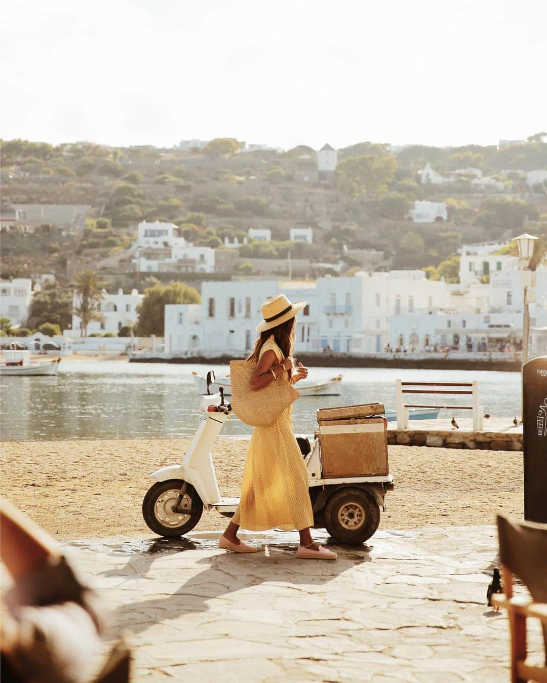 ジュリー・サリニャーナさんのインスタグラム写真 - (ジュリー・サリニャーナInstagram)「That Greek sunshine. ☀️ #mykonos」6月18日 13時36分 - sincerelyjules