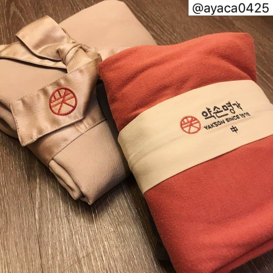 薬手名家さんのインスタグラム写真 - (薬手名家Instagram)「#repost with @ayaca0425 様❤️ . . 顔のバランスを整えに、 약손명가💆‍♀️#ヤクソンミョンガ へ！ . . おでこの膨らみ方とかが 綺麗になってきた❤️ 大きさはもちろん小さくなってることは大前提だけど、 私的におでこの形がすごく綺麗になってきて嬉しい😆！ 20回コースだから 終わるころにはどうなってるか 楽しみすぎるんだけど！！！ (って毎回言うてる（笑）ほんとでも楽しみすぎて早く全部終わって型とりたい😏) . ちなみに私が受けてるのは ベビーフェイスっていうコース🙆‍♀️ . . 또 또 왔어~ 오늘도 얼굴 관리 열심히 해주시구  감사합니다 ♡ 다 끝나면 어떻게 되는지 기대된당🙆‍♀️」6月18日 13時37分 - yakson_japan