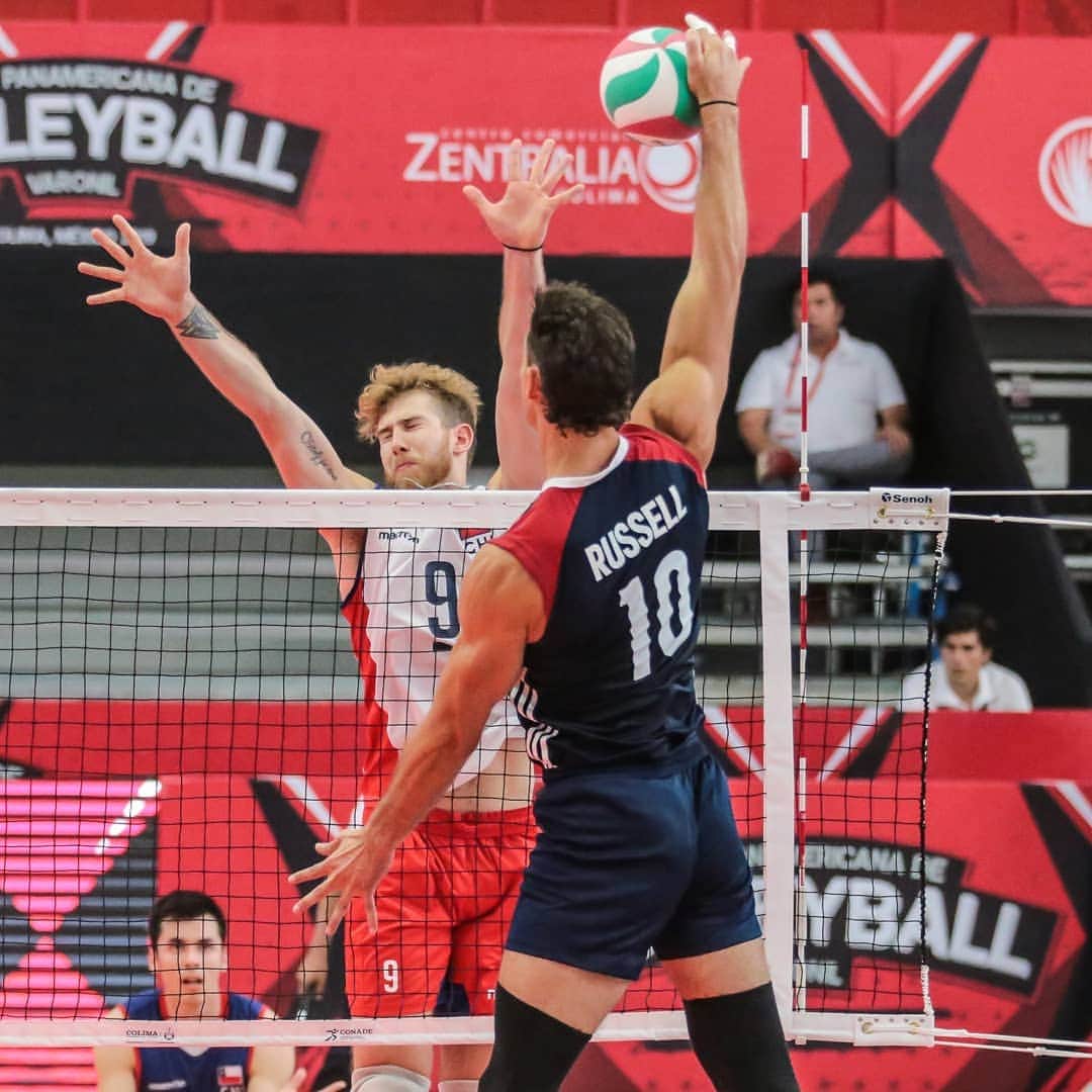 USA Volleyballさんのインスタグラム写真 - (USA VolleyballInstagram)「The U.S. Men's Pan Am Cup Team 🇺🇲 fell to Chile 🇨🇱, 3-1 on Monday. They look to bounce back Tuesday against the Dominican Republic 🇩🇴.」6月18日 14時00分 - usavolleyball