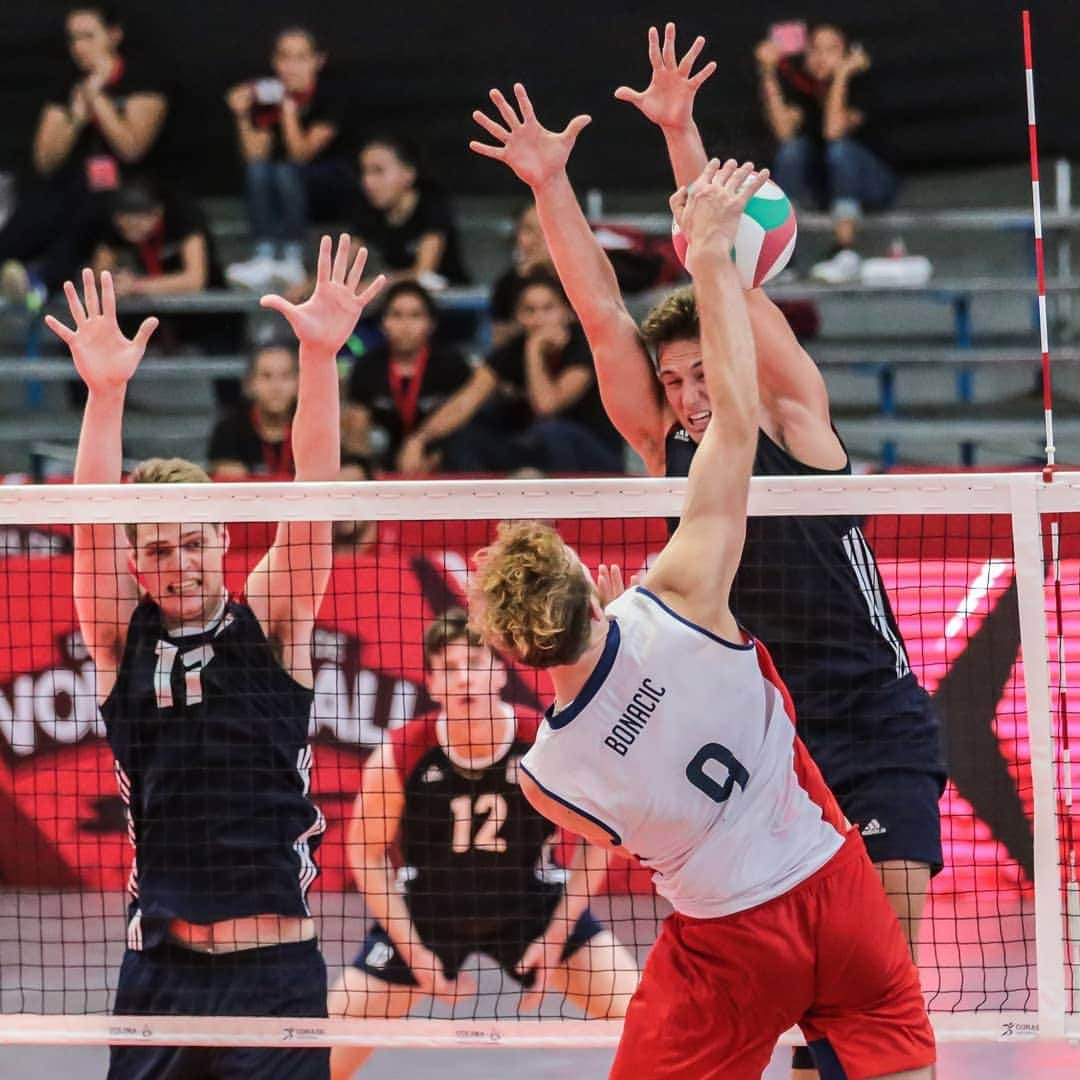 USA Volleyballさんのインスタグラム写真 - (USA VolleyballInstagram)「The U.S. Men's Pan Am Cup Team 🇺🇲 fell to Chile 🇨🇱, 3-1 on Monday. They look to bounce back Tuesday against the Dominican Republic 🇩🇴.」6月18日 14時00分 - usavolleyball