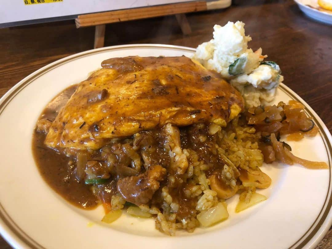 三宅智子さんのインスタグラム写真 - (三宅智子Instagram)「今日のロケ飯！  ABABさんのアブアブライス カレー味！  安くて美味しいお店！  今回で3回目ですが、このアブアブライスが、1番お気に入りです！」6月18日 13時56分 - tomoko1121m