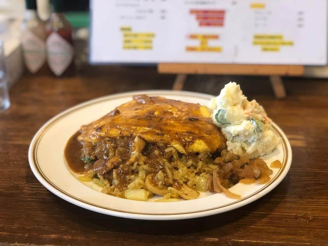 三宅智子さんのインスタグラム写真 - (三宅智子Instagram)「今日のロケ飯！  ABABさんのアブアブライス カレー味！  安くて美味しいお店！  今回で3回目ですが、このアブアブライスが、1番お気に入りです！」6月18日 13時56分 - tomoko1121m