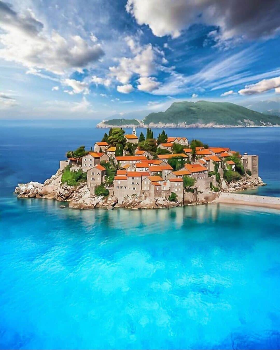 Wonderful Placesさんのインスタグラム写真 - (Wonderful PlacesInstagram)「Sveti Stefan - Montenegro ✨💖💖💖✨ . Picture by ✨✨@zuckerwatte_1907✨✨ #wonderful_places for a feature 💖」6月18日 13時58分 - wonderful_places