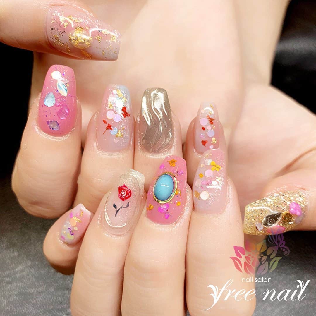 free nail フリーネイルのインスタグラム：「. お客様ネイル💅🏻🌺✨ . サマーターコイズネイル💎✨ . 夏祭のヨーヨーみたいな可愛さ🍭✨ . ご来店ありがとうございました🙇🏻‍♀️🙇🏻‍♀️🙇🏻‍♀️💗 . #ネイル #フリーネイル #ネイルアート #ジェルネイル #ネイルサロン #大阪ネイルサロン #ネイルデザイン #ネイルチェンジ #ニュアンスネイル #ミラーネイル #押し花ネイル #フラワーネイル #シェルネイル #ホログラムネイル #ターコイズネイル #ピンクネイル #デザインネイル #トレンドネイル #シンプルネイル #スクエアネイル #夏ネイル #美甲 #日式美甲 #summernails #nailsart #nailsalon #nailsdid #newnails #newnail #freenail」
