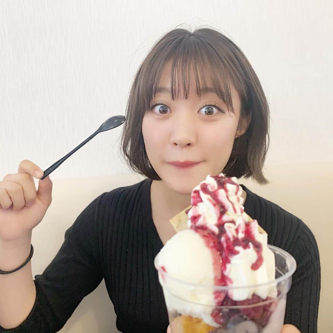 王林さんのインスタグラム写真 - (王林Instagram)「❤︎ 札幌はおいしいご飯もいっぱい食べられて久々にメンバーとマネージャーさんとリフレッシュの時間もありました🤤🤤💗 札幌いい街だな〜なに食べてもなまらおいしい🤩  #札幌 #sapporo  #小樽 #札幌ラーメン #雪印パーラー #ぬれおかき #海鮮丼 #ポテチュロ」6月18日 14時09分 - ourin_ringoooo