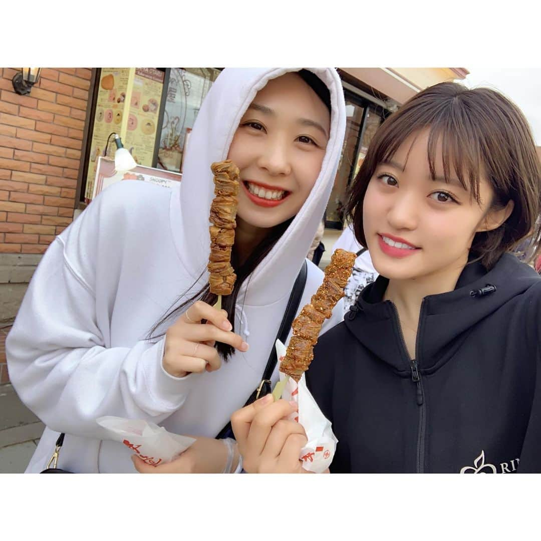 王林さんのインスタグラム写真 - (王林Instagram)「❤︎ 札幌はおいしいご飯もいっぱい食べられて久々にメンバーとマネージャーさんとリフレッシュの時間もありました🤤🤤💗 札幌いい街だな〜なに食べてもなまらおいしい🤩  #札幌 #sapporo  #小樽 #札幌ラーメン #雪印パーラー #ぬれおかき #海鮮丼 #ポテチュロ」6月18日 14時09分 - ourin_ringoooo