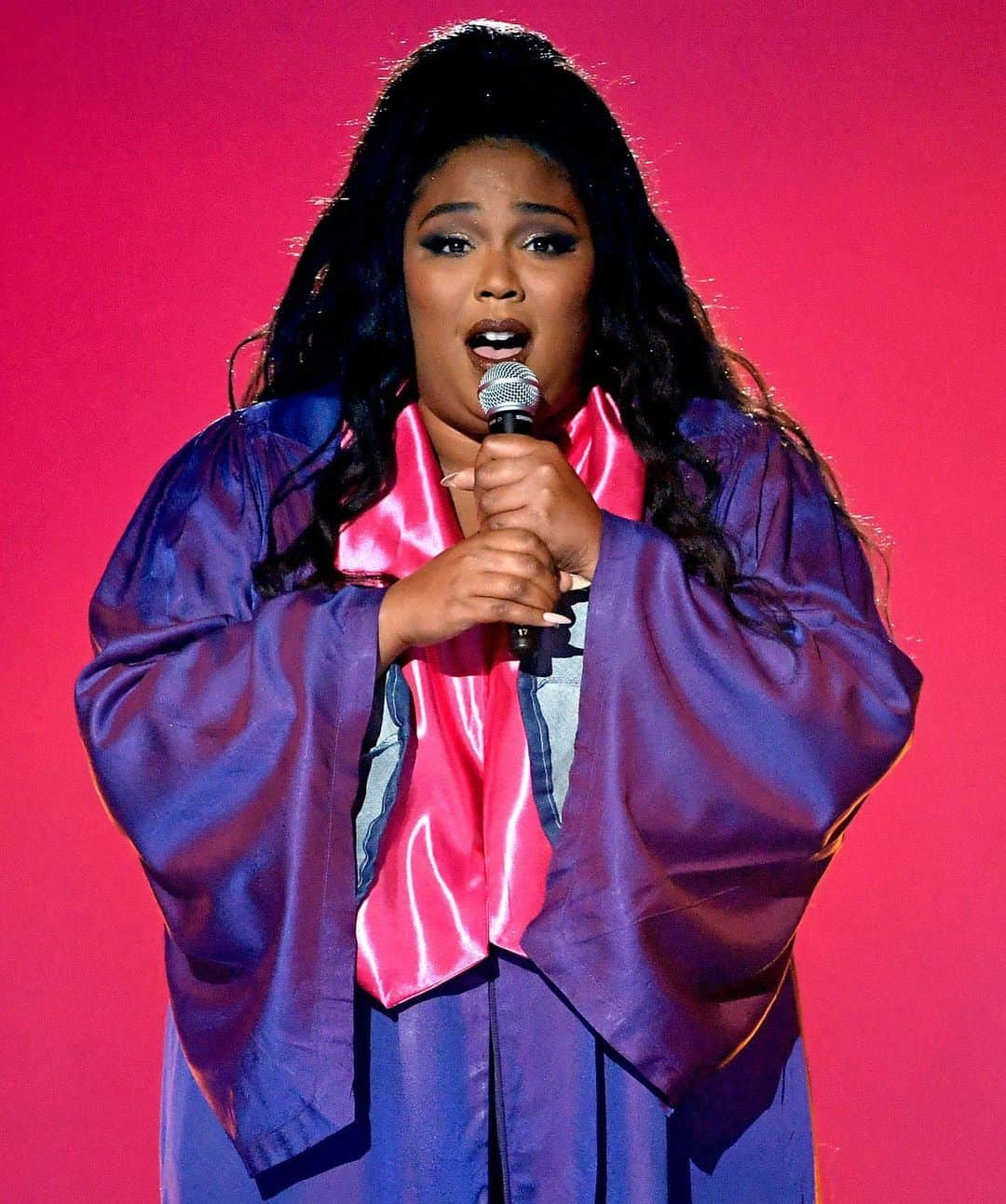Just Jaredさんのインスタグラム写真 - (Just JaredInstagram)「@lizzobeeating did not disappoint at the @mtv Movie and TV Awards! She channeled “Sister Act 2” with her performance of “Juice.” Tap this photo at the link in bio to watch. #Lizzo #SisterAct2 #Juice #MTVAwards #MTVAwards2019 Photos: Getty」6月18日 14時06分 - justjared