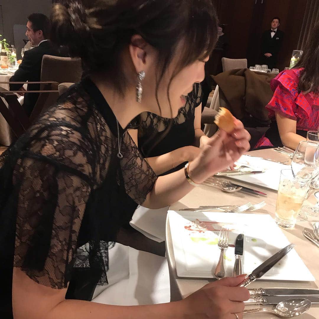田中琴乃さんのインスタグラム写真 - (田中琴乃Instagram)「・ パン食べるスピードが異常だったななさん🥐 ・ 誰よりも早くパンのおかわり🥖 ・ ・ #武田奈也  #figureskater  #フィギュアスケート  #結婚式💒  #ホテルのパン  #なんであんなに美味しいの」6月18日 14時07分 - tanakakotono