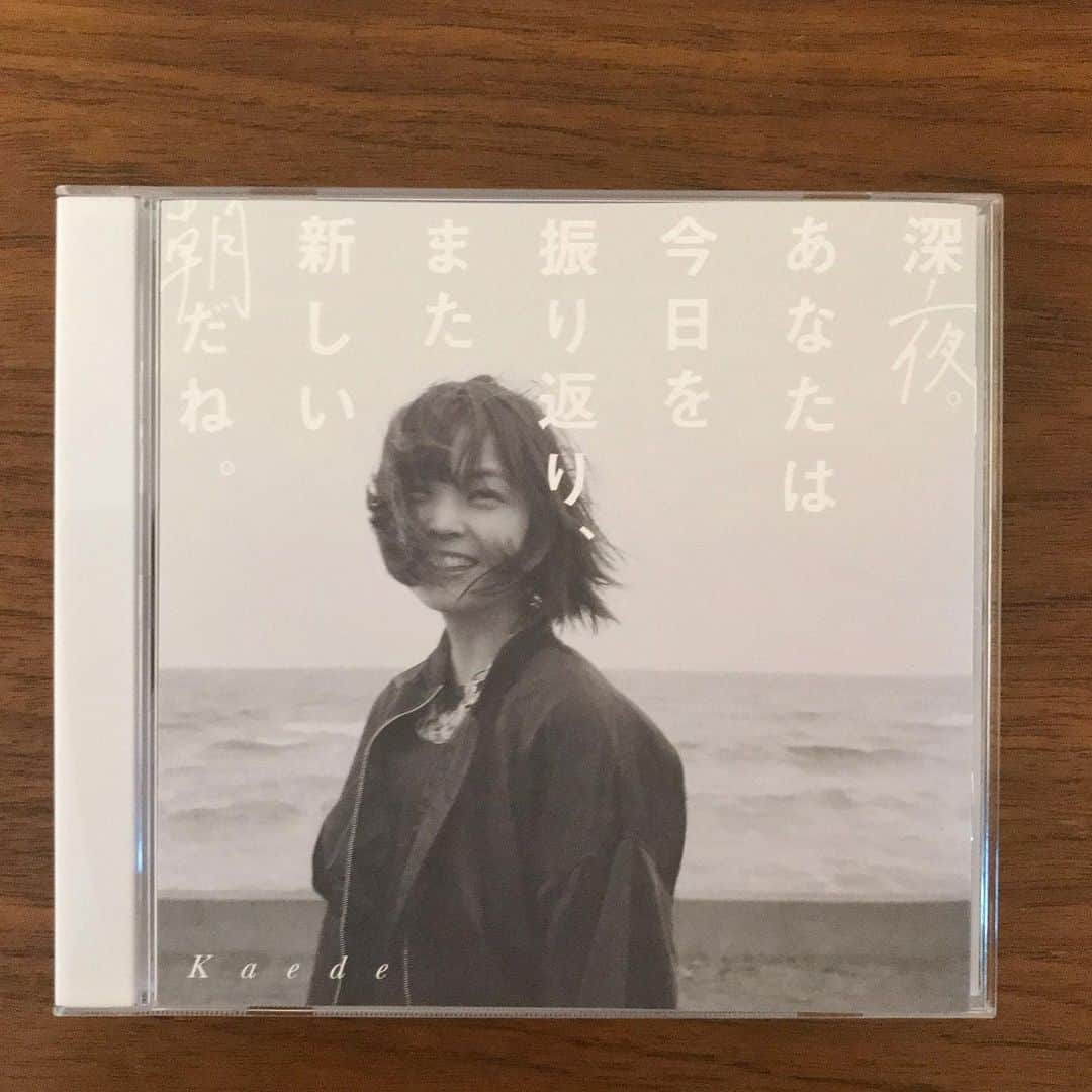 櫛引彩香のインスタグラム：「6月18日（今日！）発売！ Negicco Kaedeさんのミニアルバムに 楽曲提供（作詞・作曲）いたしました。 編曲は吉田一郎さん。  CD嬉しいな😊 １曲目に収録されている あたらしい歌 という曲です。 ぜひ聴いてください！」