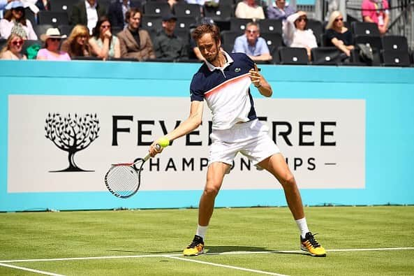 ダニール・メドベージェフさんのインスタグラム写真 - (ダニール・メドベージェフInstagram)「First grass court win this year🌱 //Первая победа на траве в этом году 🌱@fevertreechampionships @lacoste @tecnifibre #queens #london #tennis #atp500」6月18日 14時32分 - medwed33