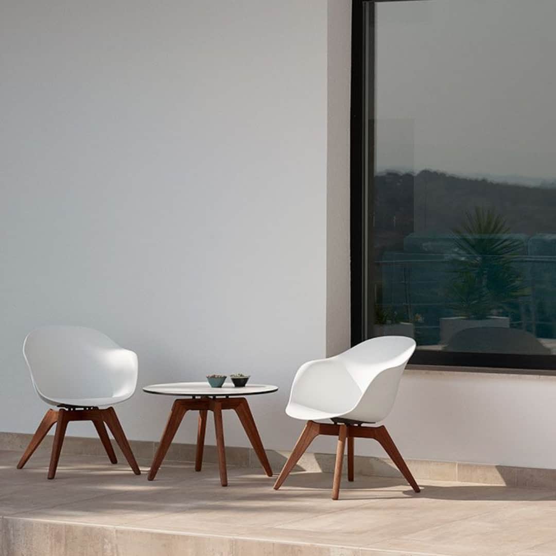 BoConceptさんのインスタグラム写真 - (BoConceptInstagram)「The perfect place for a morning coffee. The Adelaide outdoor lounge table provides the perfect spot for relaxing in the sun.  #outdoorliving #outdoorfurniture #livinginthesun #danishdesign #gardentable #interiordesignservice #homedecor #interiordesign #boconcept」6月18日 14時38分 - boconcept_official