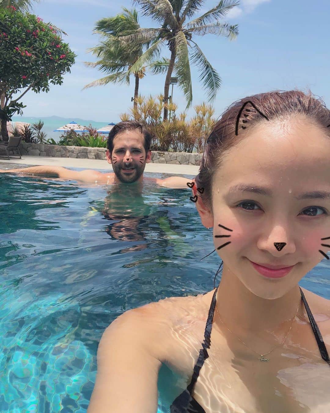 本田麻里絵さんのインスタグラム写真 - (本田麻里絵Instagram)「週末パタヤ🏝❤️ バンコクから車で2時間くらい🚗✨ 結婚式場の下見ツアーで行ったので、ショッピングやクラブ遊びは無しw  7軒のホテル回ったー🏨 そしてバンコク帰ってきてそのまま Siam paragon のウェディングフェアに🏃‍♂️タイにはゼクシィないからねσ(^_^;) 結婚指輪買ったよ💍  Weekend in pattaya for looking wedding ceremony place ✨ I think we found one ☝️ hope 💖 #pattaya #thailand #beach #beachwedding #weddingpattaya #bikini #swimwear #swimsuit #bikinigirl #infinitypool #prebride #resortwedding #beachwear #engage #パタヤ #プレ花嫁 #水着 #ビキニ #ビーチ #ビーチウェディング #internationalcouple #internationallove #bangkoklife #couplephoto #coulesgoals #couplegoals #couplesgoal #国際カップル #国際恋愛 #バンコク生活」6月18日 14時38分 - mariennu.bkk