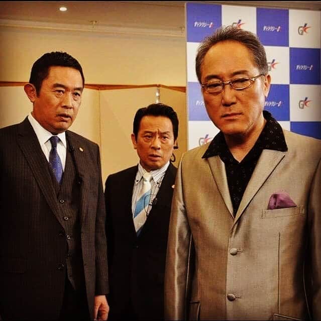 佐野史郎のインスタグラム：「「警視庁・捜査一課長」２週連続新作スペシャル https://post.tv-asahi.co.jp/post-90309/ 2019年7月7日（日）21:00〜 2019年7月14日（日）21:00〜 出演：内藤剛志、本田博太郎、矢野浩二、鈴木裕樹、塙宣之（ナイツ）、床嶋佳子、金田明夫 1週目ゲスト：壇蜜、谷村美月、黒田福美、六平直政、濱口優（よゐこ） 2週目ゲスト：山本舞香、辺見えみり、佐野史郎、近藤芳正、大路恵美、壇蜜  私は2週目にIT企業の社長役で登場。 また悪役か!!・・・まあ、そう、おっしゃらず・・・観てのお楽しみ・・・ということで。 現場は、オッサンたちが壇蜜さんの色香に翻弄されっぱなしだったとか???^^" 第一弾は、隅田川を走る屋形船に爆弾が…!? しかも…消えた死体が隅田川〜奥多摩を瞬間移動!? 大岩一課長と壇蜜演じる女刑事が、”ホシを挙げる”！ 第二弾は、「ウソをついたら爆発」!? 狙われた、女性宇宙飛行士候補！ 山本舞香演じる新人刑事と大岩一課長が”ホシ”を追う!!」