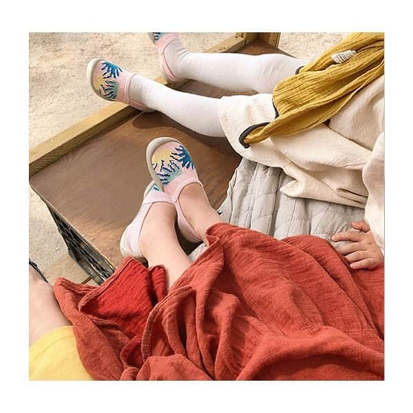 コレジアンさんのインスタグラム写真 - (コレジアンInstagram)「Comfy, simple & Stylish! The Collégien espadrille has it all! 🤩👌 . Experience maximum comfort with this new style! Get yours now 😃 . Confortable, simple et chic !  L'espadrille Collégien a tout pour plaire! 🤩👌 . Profitez d'un maximum de confort avec ce nouveau modèle !  Craquez dès maintenant pour votre paire préférée! 😍 . Picture @jucy.bebe 😘 . #collegien #springsoon #slippers #babbucce #hausschuhe #espadrilles #wanted #newin #new #madeinfrance #fashionespadrilles #amazing #trendy #инстамама #мамам #momlifeisthebest」6月18日 15時12分 - collegien_officiel