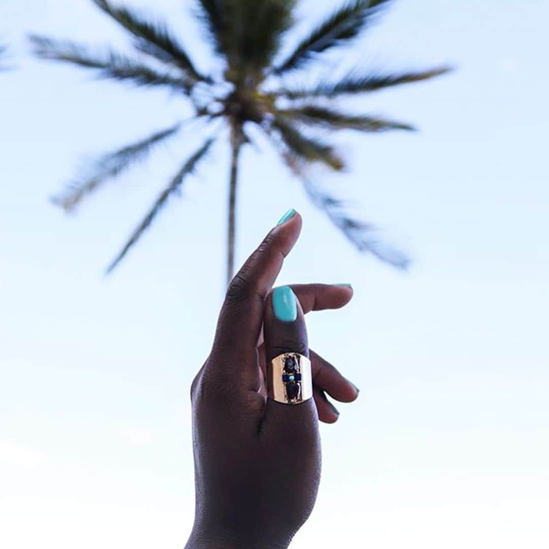サテリットさんのインスタグラム写真 - (サテリットInstagram)「Life is better with palm trees !⠀⠀⠀⠀⠀⠀⠀⠀⠀ ⠀⠀⠀⠀⠀⠀⠀⠀⠀ Crédit photo : @Flooraa.k⠀⠀⠀⠀⠀⠀⠀⠀⠀ ⠀⠀⠀⠀⠀⠀⠀⠀⠀ [ Bague Dakota DAK73/O ] ⠀⠀⠀⠀⠀⠀⠀⠀⠀ ⠀⠀⠀⠀⠀⠀⠀⠀⠀ #oneofakindjewelry #jewelryartist #jewelrylovers #artisanjewelry #uniquejewelry #jewelryoftheday #jewelryofinstagram #instajewelry #colorfuljewelry #satelliteparis #bijoux #jewelry」6月18日 15時15分 - satelliteparis