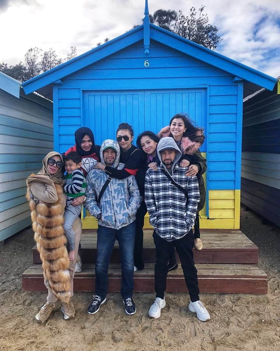 Raffi Ahmadさんのインスタグラム写真 - (Raffi AhmadInstagram)「Seruuuu banget foto rame” di 🇦🇺❄️」6月18日 15時16分 - raffinagita1717