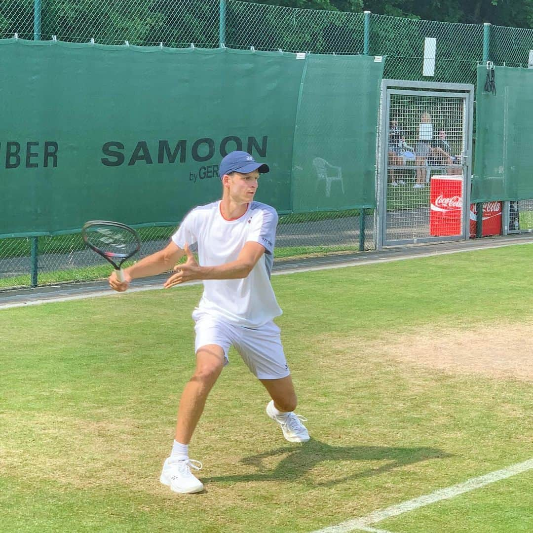 フベルト・フルカチュさんのインスタグラム写真 - (フベルト・フルカチュInstagram)「Back to work 💪  Not the result I wanted at @gerryweberopen_official  @yonex_com @atptour #keeplearning #keepimproving #staypositive」6月19日 2時07分 - hubihurkacz