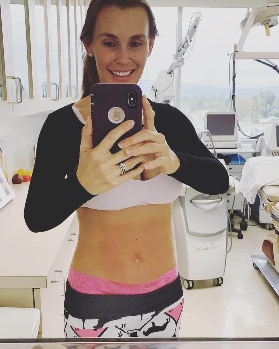 ターニャ・テイトさんのインスタグラム写真 - (ターニャ・テイトInstagram)「Off now to go see Dr Persky. Just a little softening on my face ready for my holidays / vacation next week. Will ask him about #newtox I read It relaxes and softens muscles at the same time. Like Botox and dysport in one. Oooh sounds good!! I will also see Renee to see how the #venusfreeze has worked to tighten the skin on my tummy post pregnancy. Getting myself bikini ready for the pool and beach sunbathing 🙏🏼👏🏻 ⭐️ —- www.DrPersky.com 👀👙🙌🏼 #DrPersky #postpregnancy #getthatbody  #flatterstomach #absfordays #absforsummer  #venus  #thankyou @michaelperskymd @mrs.renee_fuentes #tanyatate #queentanyatate ... ... This pic is from one of my earlier Venus Freeze treatments 😁」6月19日 2時09分 - tanyatate