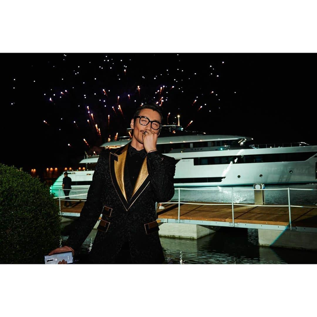 フー・ビンさんのインスタグラム写真 - (フー・ビンInstagram)「What an epic and remarkable night it is to witness the unveiling of the Riva 50 MT at the Arsenale in Venice! Truly impeccable in every aspect, all I could say is “perfect”. @ferrettigroup @rivayacht  #hubing #lifestyle #ferretigroup #rivayachts #riva50mt #magnificent #luxurylifestyle #후빙#胡兵 #フービン #胡兵时尚观点 #胡兵全球Go  #fashiontrip #fashion #fashionicon #fashionindustry #gentlemen #chinesegentlemen #actor #chineseactor #chinesemodel #asianactor #style #styleman #menswear #mensstyle」6月19日 0時56分 - hubing