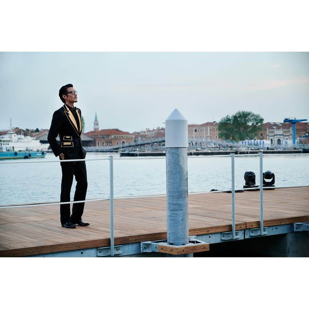 フー・ビンさんのインスタグラム写真 - (フー・ビンInstagram)「What an epic and remarkable night it is to witness the unveiling of the Riva 50 MT at the Arsenale in Venice! Truly impeccable in every aspect, all I could say is “perfect”. @ferrettigroup @rivayacht  #hubing #lifestyle #ferretigroup #rivayachts #riva50mt #magnificent #luxurylifestyle #후빙#胡兵 #フービン #胡兵时尚观点 #胡兵全球Go  #fashiontrip #fashion #fashionicon #fashionindustry #gentlemen #chinesegentlemen #actor #chineseactor #chinesemodel #asianactor #style #styleman #menswear #mensstyle」6月19日 0時56分 - hubing