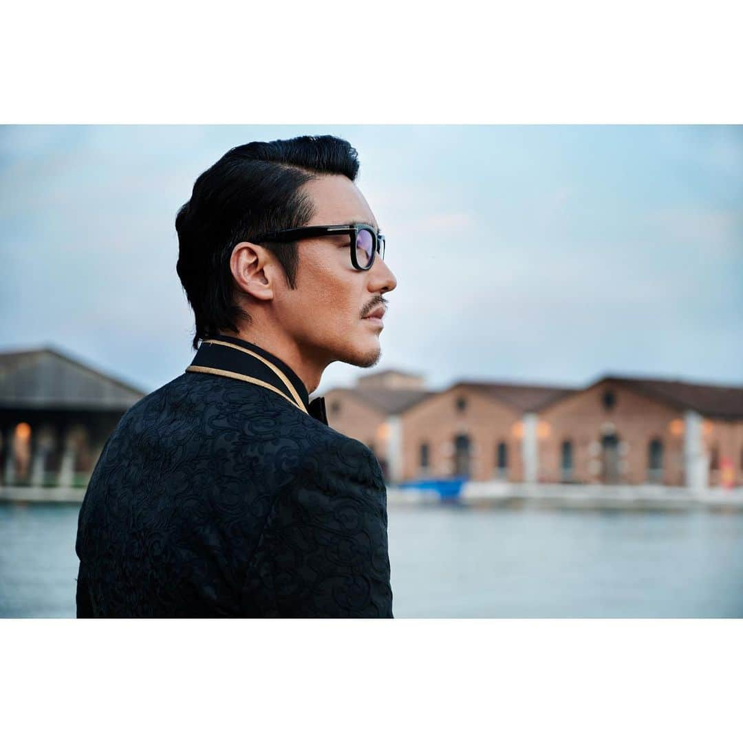 フー・ビンさんのインスタグラム写真 - (フー・ビンInstagram)「What an epic and remarkable night it is to witness the unveiling of the Riva 50 MT at the Arsenale in Venice! Truly impeccable in every aspect, all I could say is “perfect”. @ferrettigroup @rivayacht  #hubing #lifestyle #ferretigroup #rivayachts #riva50mt #magnificent #luxurylifestyle #후빙#胡兵 #フービン #胡兵时尚观点 #胡兵全球Go  #fashiontrip #fashion #fashionicon #fashionindustry #gentlemen #chinesegentlemen #actor #chineseactor #chinesemodel #asianactor #style #styleman #menswear #mensstyle」6月19日 0時56分 - hubing