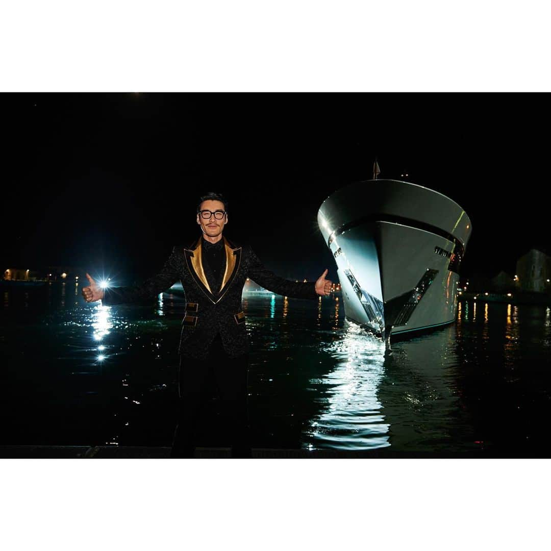 フー・ビンさんのインスタグラム写真 - (フー・ビンInstagram)「What an epic and remarkable night it is to witness the unveiling of the Riva 50 MT at the Arsenale in Venice! Truly impeccable in every aspect, all I could say is “perfect”. @ferrettigroup @rivayacht  #hubing #lifestyle #ferretigroup #rivayachts #riva50mt #magnificent #luxurylifestyle #후빙#胡兵 #フービン #胡兵时尚观点 #胡兵全球Go  #fashiontrip #fashion #fashionicon #fashionindustry #gentlemen #chinesegentlemen #actor #chineseactor #chinesemodel #asianactor #style #styleman #menswear #mensstyle」6月19日 0時56分 - hubing