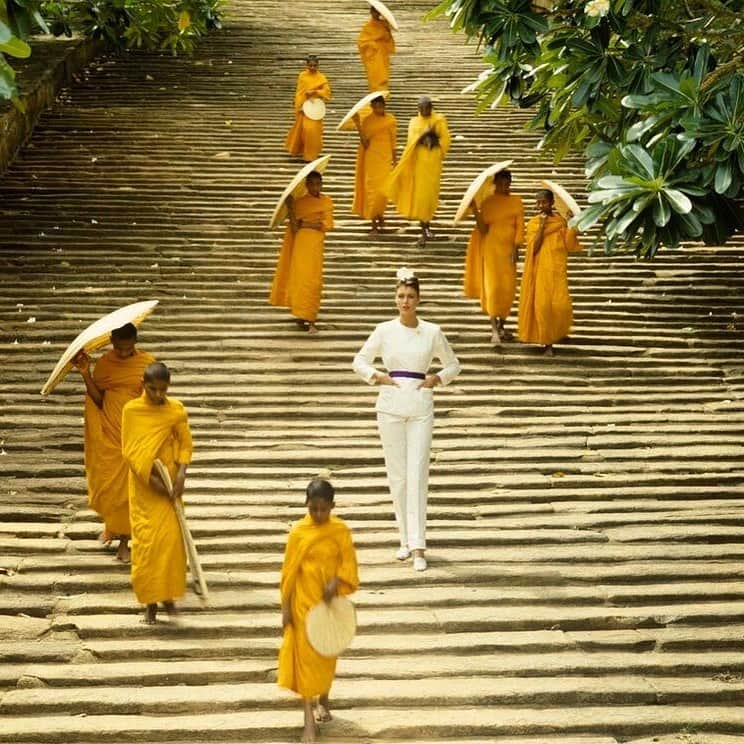 ベックスロックスさんのインスタグラム写真 - (ベックスロックスInstagram)「“I am all the places in which I’ve left my heart”  Marina Sofia. 💛 #tbt c/o #normanparkinson . . . . . . . . #TravelWithaPurpose #travel #editorial #style #vintagevogue」6月19日 0時56分 - rcollectivestudio