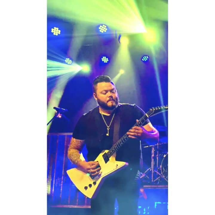 ヒンダーのインスタグラム：「Rock on 🤘🤘 #lucky7tour」