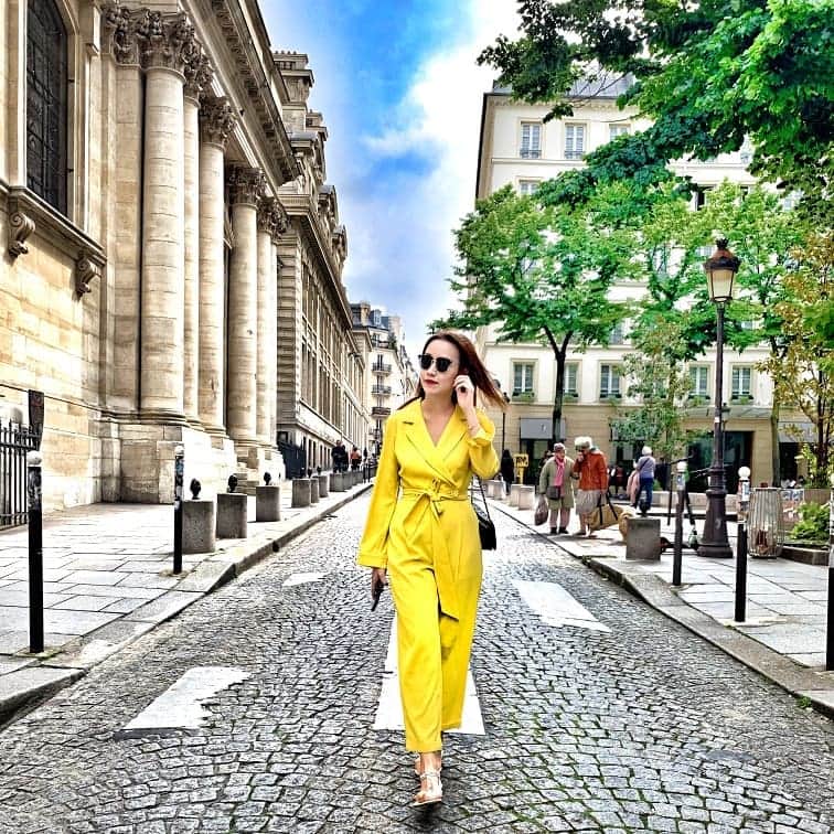 Nicole Chenのインスタグラム：「Embrace the infinity of Sensation flow .... of touch #paris #chill #travel #fun #fashion #vlog」