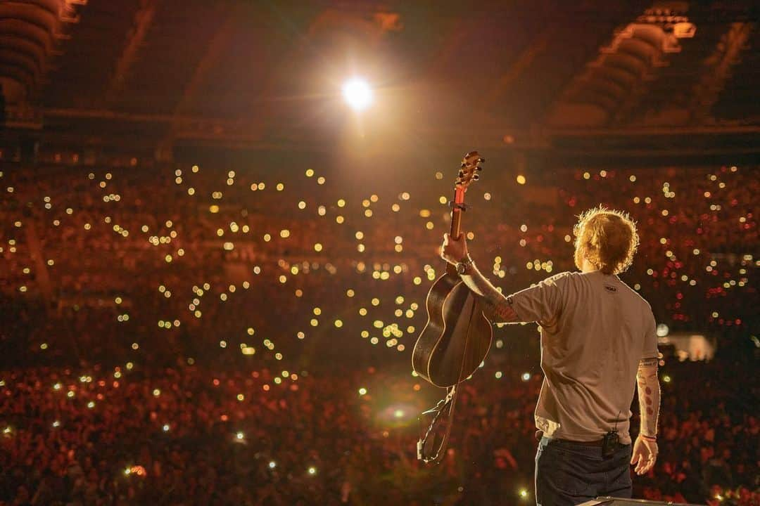 エド・シーランさんのインスタグラム写真 - (エド・シーランInstagram)「Rome ! 📸 @zakarywalters #dividetour」6月19日 1時23分 - teddysphotos