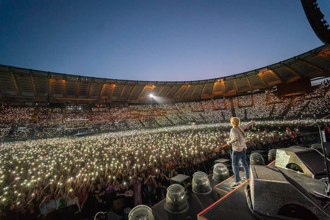 エド・シーランさんのインスタグラム写真 - (エド・シーランInstagram)「Rome ! 📸 @zakarywalters #dividetour」6月19日 1時23分 - teddysphotos