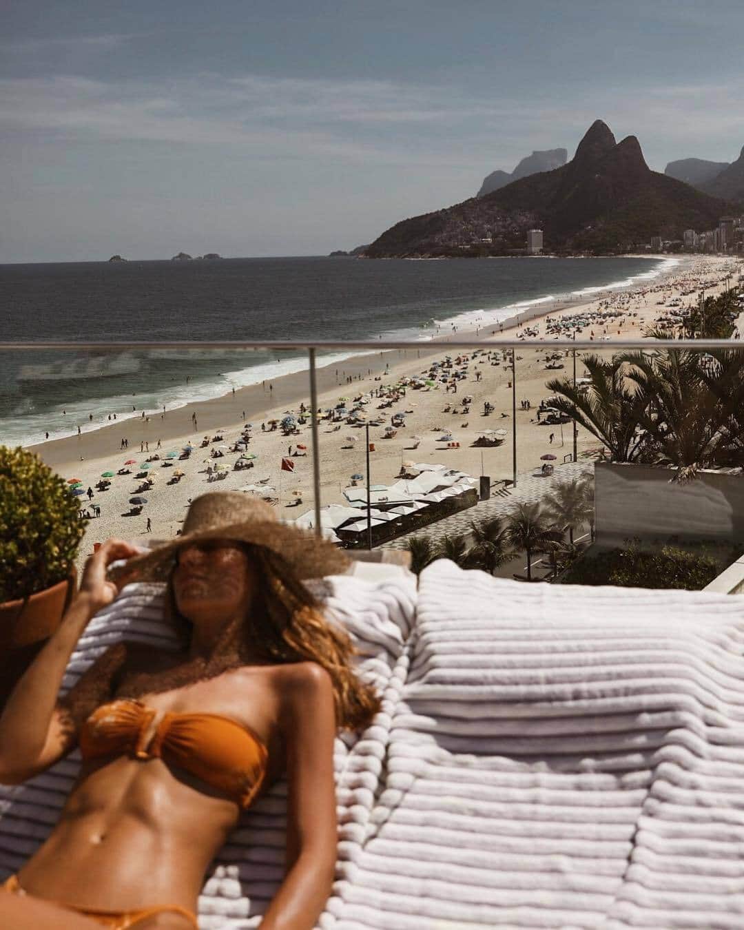 エレスさんのインスタグラム写真 - (エレスInstagram)「Sun-bathing with a view like @belenhostalet wearing the Tie & Dye capsule collection while at Ipanema, Brazil. #eresparis #brazil #ipanema #erestravel #travel #inspiration」6月19日 1時25分 - eres