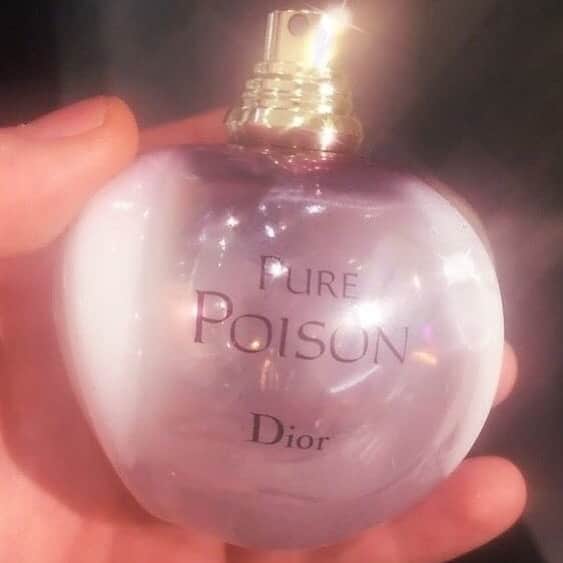 ワイルドフォックスクチュールさんのインスタグラム写真 - (ワイルドフォックスクチュールInstagram)「Just one spritz is all you need. #wildfox #inspo #purepoison #dior #perfume #fragrance」6月19日 1時31分 - wildfoxcouture