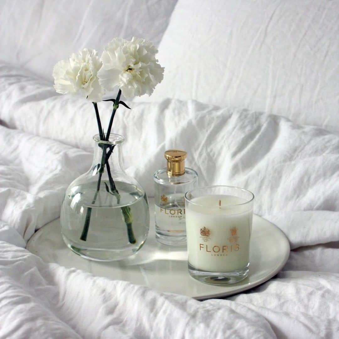 フローリスさんのインスタグラム写真 - (フローリスInstagram)「Bring tranquillity and elegance to your bedroom with our luxurious Scented Candles and Room Fragrances. #FlorisLondon #ScentedCandle #Fragrance #Scent #HomeInterior #RoomFragrance #HomeFragrance #Luxury #LuxuryHome #Candle #Candles #LuxuryCandles」6月19日 1時40分 - florislondon