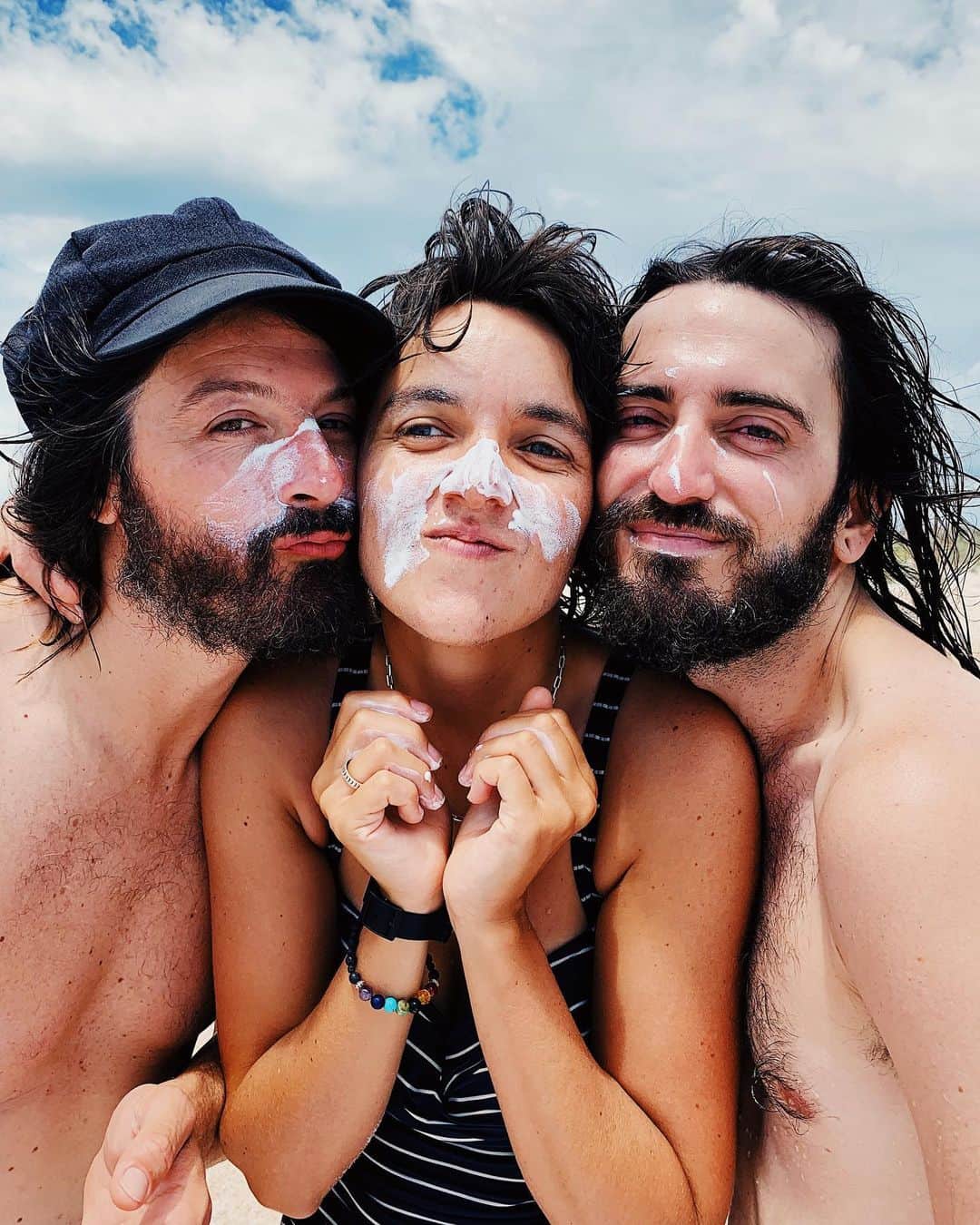 コートニー・バーネットのインスタグラム：「Thanks Florida ☀️☀️☀️ photo by @poonehghana」