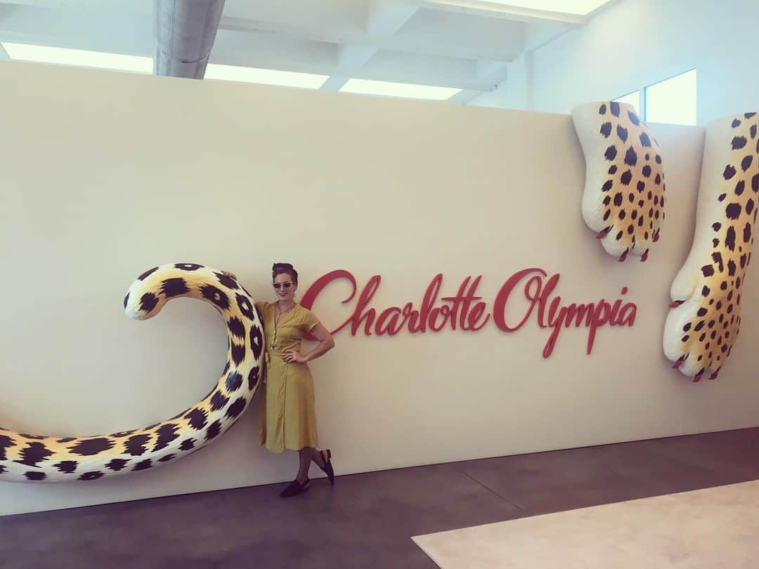 シャーロットオリンピアさんのインスタグラム写真 - (シャーロットオリンピアInstagram)「Visiting Milan #charlotteolympia  showroom and #cruise2019 collection 🐆」6月19日 1時47分 - charlotteolympia