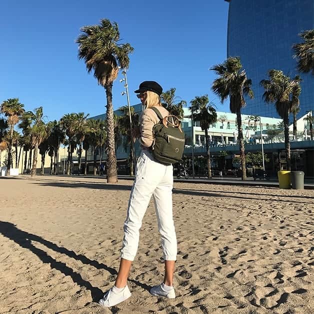 のインスタグラム：「The #transformable collection allows you to travel to all kind of places 🌍 Can you guess where @jannekescherpenhuyzen is? #beachlife」