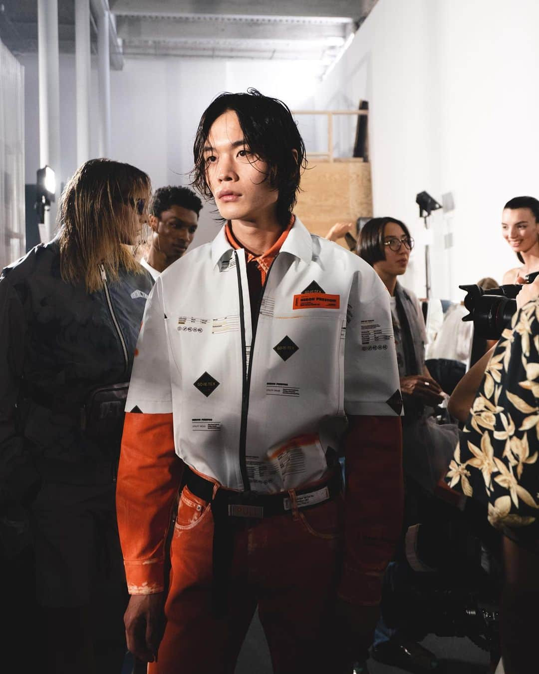 HYPEBEASTさんのインスタグラム写真 - (HYPEBEASTInstagram)「@hypebeaststyle: Head to our bio link for an exclusive backstage look at @heronpreston's #SS20 runway show at #ParisFashionWeek. The collection showcased a mix of workwear-inspired tailoring and casual graphic-heavy pieces, featuring collaborations with @nike, @levis, @samimiro, @goretexstudio and painter Robert Nava.  Photo: Pa Mullier/@hypebeastfr」6月19日 1時59分 - hypebeast