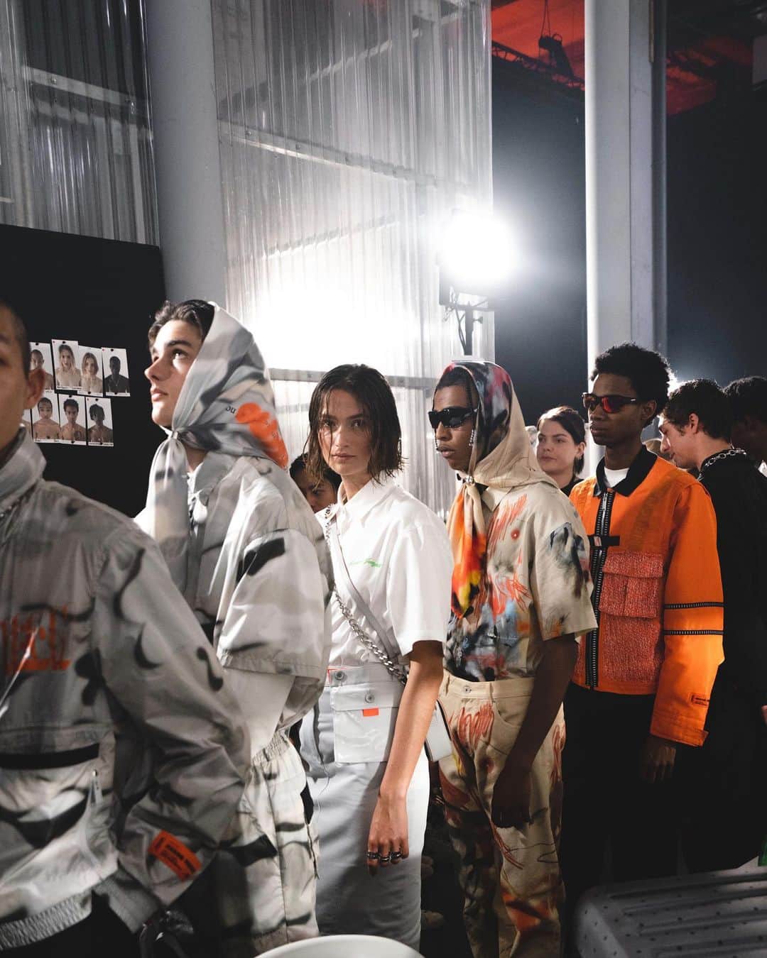 HYPEBEASTさんのインスタグラム写真 - (HYPEBEASTInstagram)「@hypebeaststyle: Head to our bio link for an exclusive backstage look at @heronpreston's #SS20 runway show at #ParisFashionWeek. The collection showcased a mix of workwear-inspired tailoring and casual graphic-heavy pieces, featuring collaborations with @nike, @levis, @samimiro, @goretexstudio and painter Robert Nava.  Photo: Pa Mullier/@hypebeastfr」6月19日 1時59分 - hypebeast