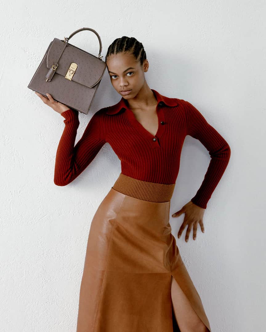 サルヴァトーレ・フェラガモさんのインスタグラム写真 - (サルヴァトーレ・フェラガモInstagram)「Model Aaliyah Hydes strikes a fierce pose with the stunning new #boxyz bag.」6月19日 2時00分 - ferragamo