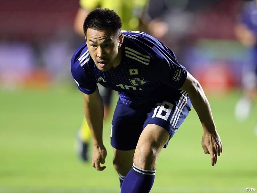 日本サッカー協会さんのインスタグラム写真 - (日本サッカー協会Instagram)「📸Match Photos③ #SAMURAIBLUE は6月17日(月)、CONMEBOLコパアメリカブラジル2019でチリ代表とMorumbi Stadium（サンパウロ）にて対戦。この試合に日本は先発11人中6人が代表デビューというフレッシュな陣容で臨みました。 ・ 世界的なスター選手を擁するチリを相手に、日本は決定的なチャンスをつくりながらもゴールを奪えず、逆にチャンスで抜け目なく決めてくる相手に4失点。0-4の大差で敗れる黒星スタートとなりました。 ・ GK 23 #大迫敬介 DF 2 #杉岡大暉 DF 5 #植田直通 DF 14 #原輝綺 DF 16 #冨安健洋 MF 3 #中山雄太 MF 7 #柴崎岳 (Cap.) MF 10 #中島翔哉 →66'MF 20 #安部裕葵 MF 21 #久保建英 FW 9 #前田大然 →66'MF 11 #三好康児 FW 13 #上田綺世 →79'FW	18 #岡崎慎司 ・ #jfa #daihyo #コパアメリカ﻿ ・﻿ ――――――――――――――――――﻿ CONMEBOLコパアメリカブラジル2019﻿ 6/18 0-4 チリ🇨🇱 6/21 08:00　vsウルグアイ🇺🇾 6/25 08:00　vsエクアドル🇪🇨 ※すべて日本時間﻿ 👉大会情報はJFA.jpへ﻿ ――――――――――――――――――」6月18日 17時16分 - japanfootballassociation