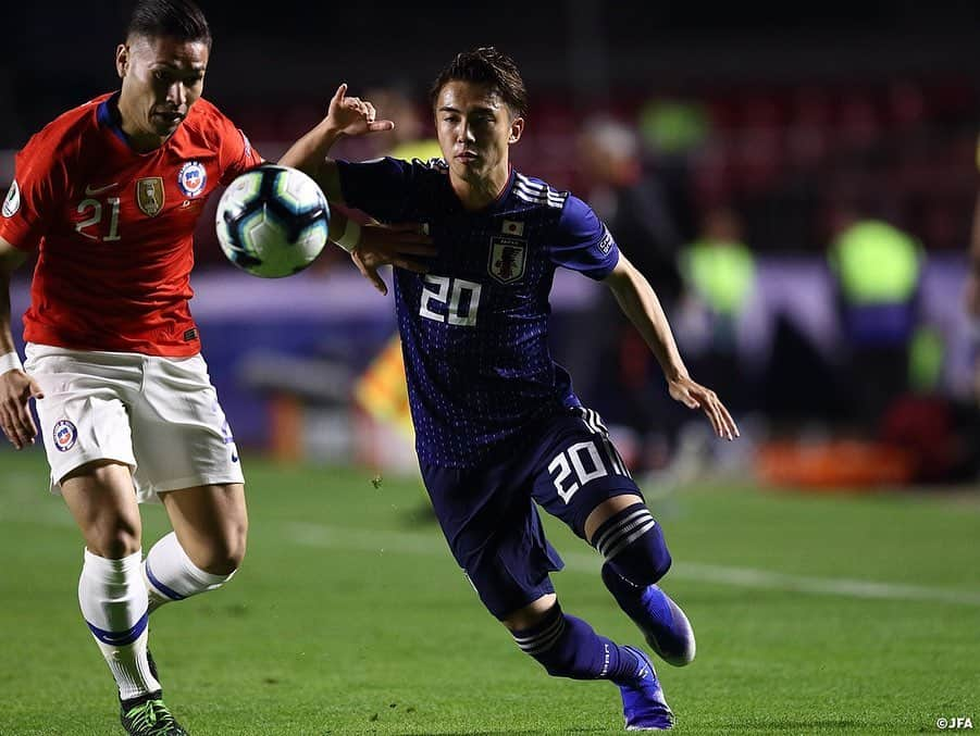 日本サッカー協会さんのインスタグラム写真 - (日本サッカー協会Instagram)「📸Match Photos③ #SAMURAIBLUE は6月17日(月)、CONMEBOLコパアメリカブラジル2019でチリ代表とMorumbi Stadium（サンパウロ）にて対戦。この試合に日本は先発11人中6人が代表デビューというフレッシュな陣容で臨みました。 ・ 世界的なスター選手を擁するチリを相手に、日本は決定的なチャンスをつくりながらもゴールを奪えず、逆にチャンスで抜け目なく決めてくる相手に4失点。0-4の大差で敗れる黒星スタートとなりました。 ・ GK 23 #大迫敬介 DF 2 #杉岡大暉 DF 5 #植田直通 DF 14 #原輝綺 DF 16 #冨安健洋 MF 3 #中山雄太 MF 7 #柴崎岳 (Cap.) MF 10 #中島翔哉 →66'MF 20 #安部裕葵 MF 21 #久保建英 FW 9 #前田大然 →66'MF 11 #三好康児 FW 13 #上田綺世 →79'FW	18 #岡崎慎司 ・ #jfa #daihyo #コパアメリカ﻿ ・﻿ ――――――――――――――――――﻿ CONMEBOLコパアメリカブラジル2019﻿ 6/18 0-4 チリ🇨🇱 6/21 08:00　vsウルグアイ🇺🇾 6/25 08:00　vsエクアドル🇪🇨 ※すべて日本時間﻿ 👉大会情報はJFA.jpへ﻿ ――――――――――――――――――」6月18日 17時16分 - japanfootballassociation