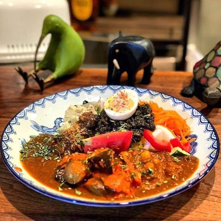 aumoグルメさんのインスタグラム写真 - (aumoグルメInstagram)「. ❤︎🍛スパイシーカレー🍛❤︎ . 小さなお店ながら 魅力的なメニューと豊富なトッピング😳💗 おいしいカレーを食べて 暑い日も乗り越えましょう👍 . 写真提供 : @kou_suke_cafe さん﻿﻿ 素敵なお写真をありがとうございました♡﻿﻿ .﻿﻿ . 店名：『Spice Buono!』 ぜひ訪れてみてくださいね。 . . あなたが撮影したベストグルメpicに﻿﻿ 「#aumo」を付けて教えて下さいっ☺︎﻿﻿﻿ あなたの投稿が紹介されるかも♪﻿﻿﻿ . aumoアプリは毎日配信！おでかけや最新グルメなどaumo読者が気になる情報が満載♡﻿﻿ ダウンロードはプロフィールのURLから✔︎﻿ (iPhone&Android版) . #spicebuono#スパイシー#カレー#カレー好き#愛知#愛知グルメ#名古屋#名古屋グルメ#愛知ディナー#名古屋ディナー#インスタ映え#ランチ部#グルメ女子#グルメな人と繋がりたい#グルメ部#グルメ旅#たべすたぐらむ#グルメ好きな人と繋がりたい#おいしいよ#食べもの好きな人と繋がりたい#食べまくり#ごはん記録#美味しいご飯#グルメ女子#グルメ部#グルメ#ごはん記録」6月18日 17時17分 - aumo_gourmet